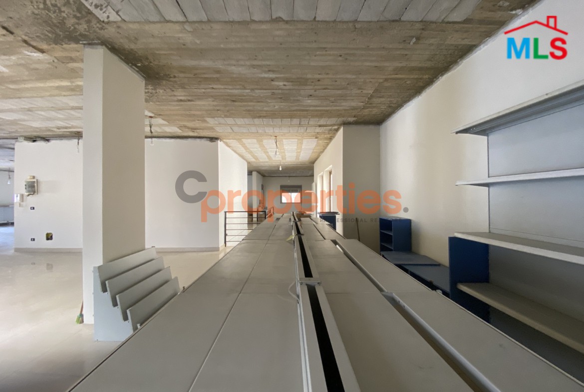 Showroom for Rent in Hazmieh - CPFY216