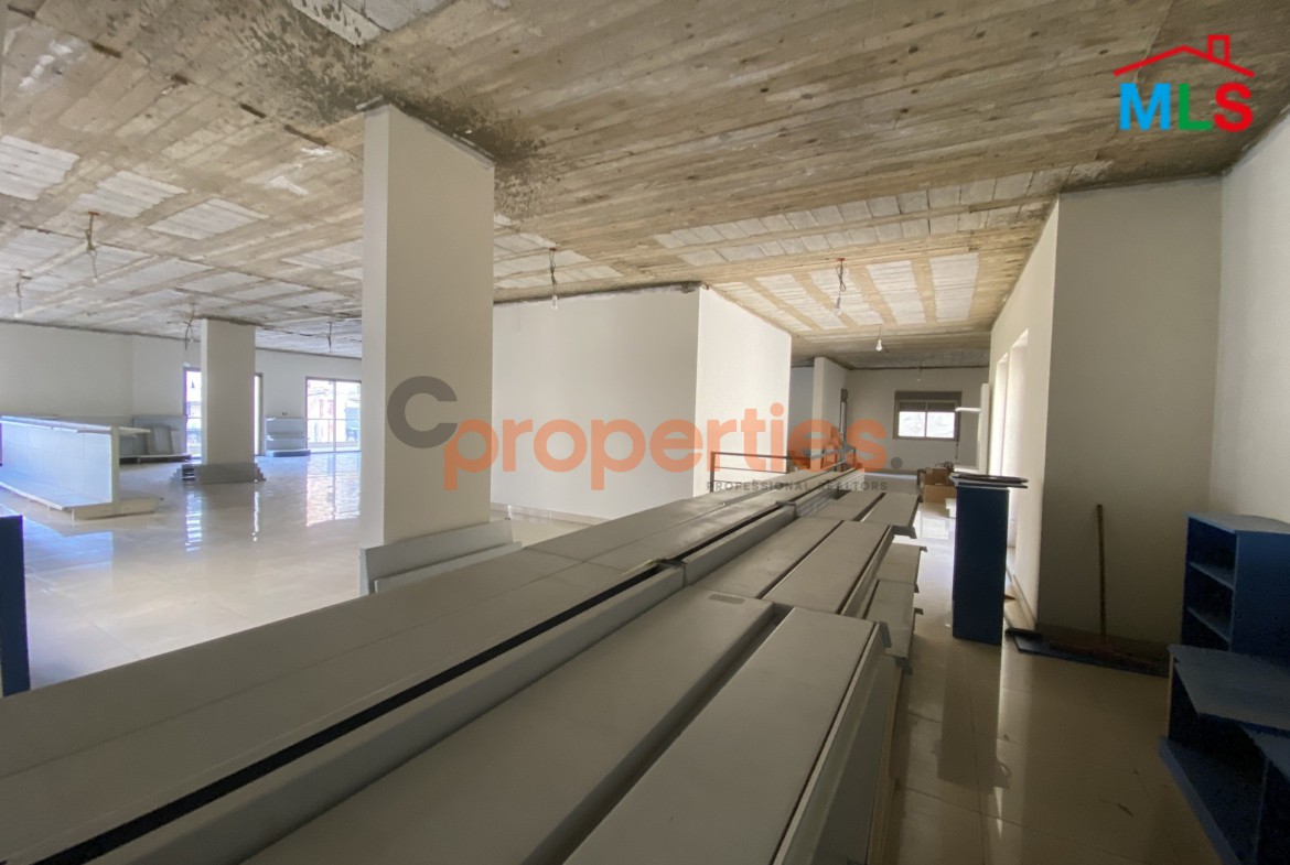 Showroom for Rent in Hazmieh - CPFY216
