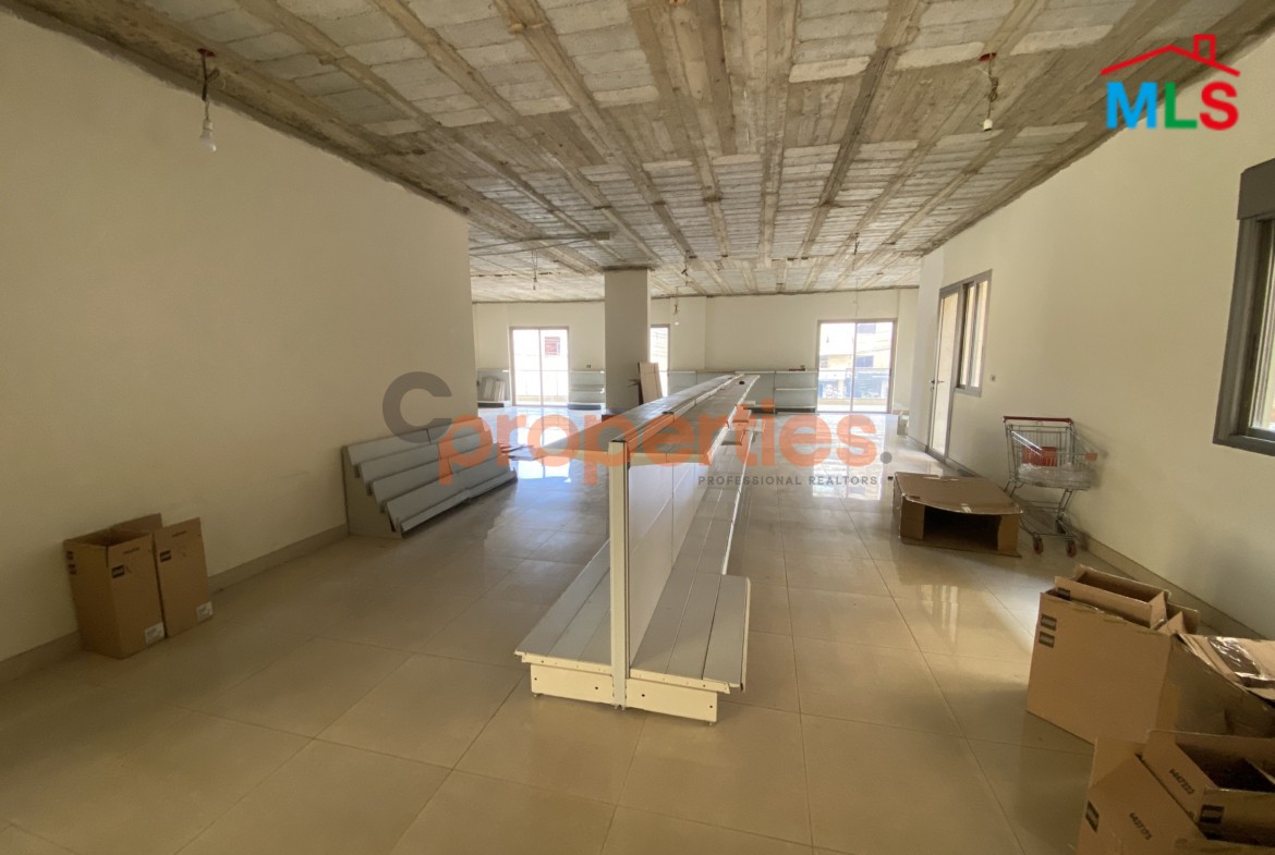 Showroom for Rent in Hazmieh - CPFY216
