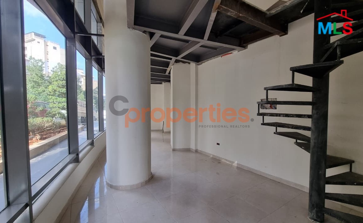Shop For Rent In Achrafieh - CPBMH06