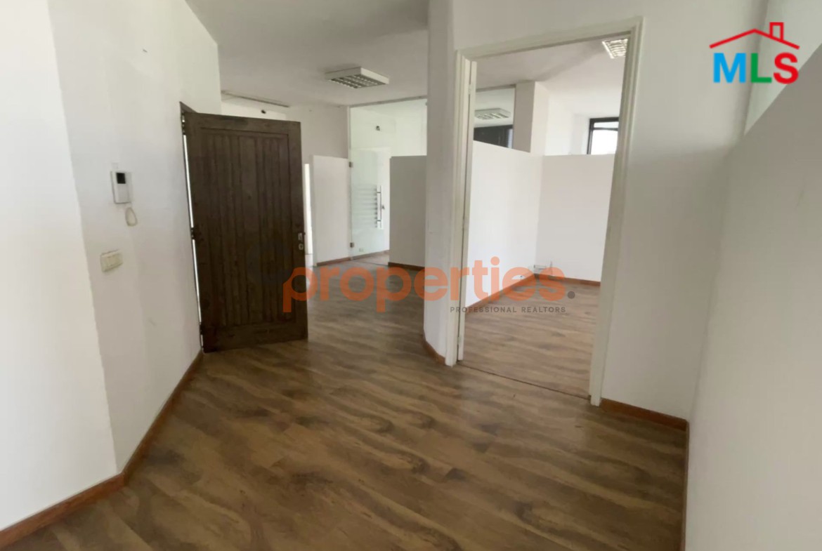 Prime Spacious Office For Rent In Dekwaneh - CPJA68