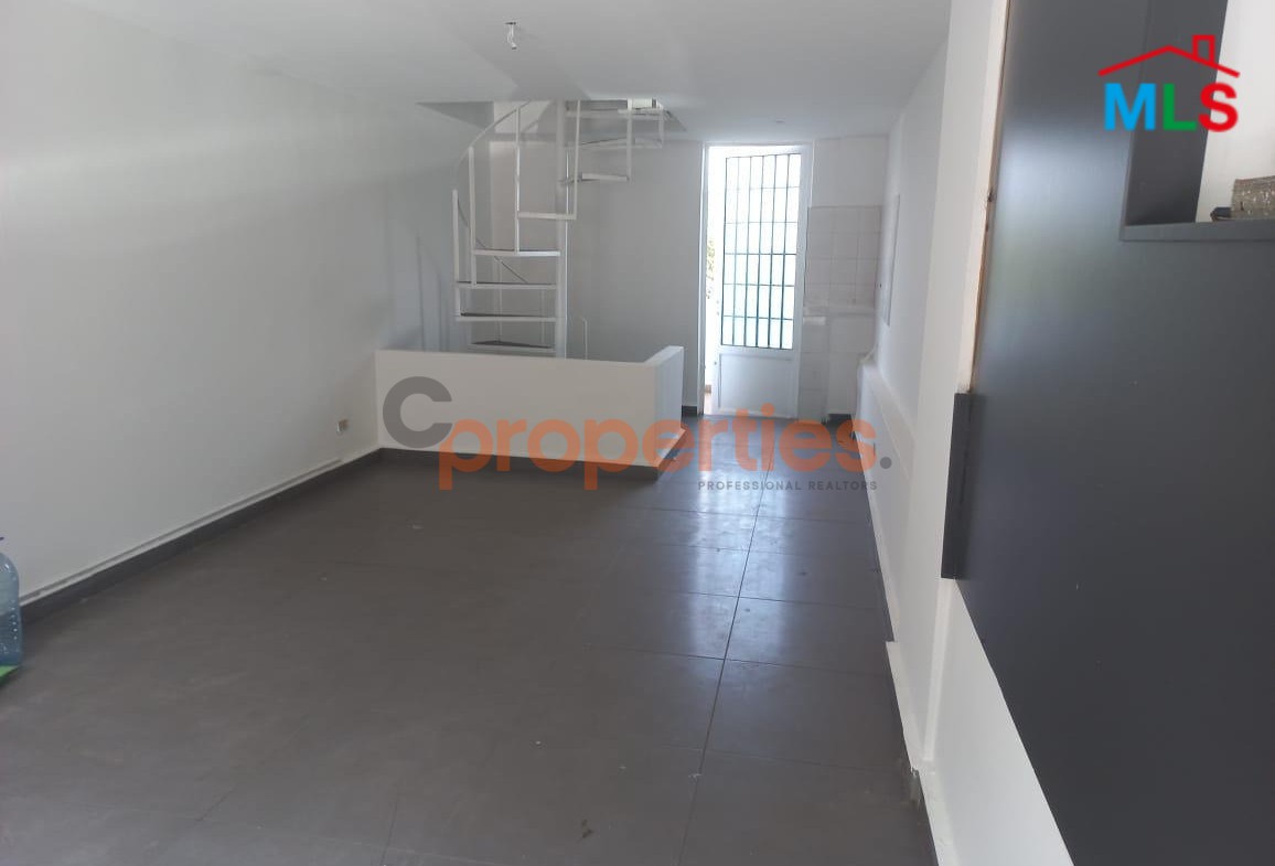 Showroom for Rent in Cornet Chehwan - CPMF41