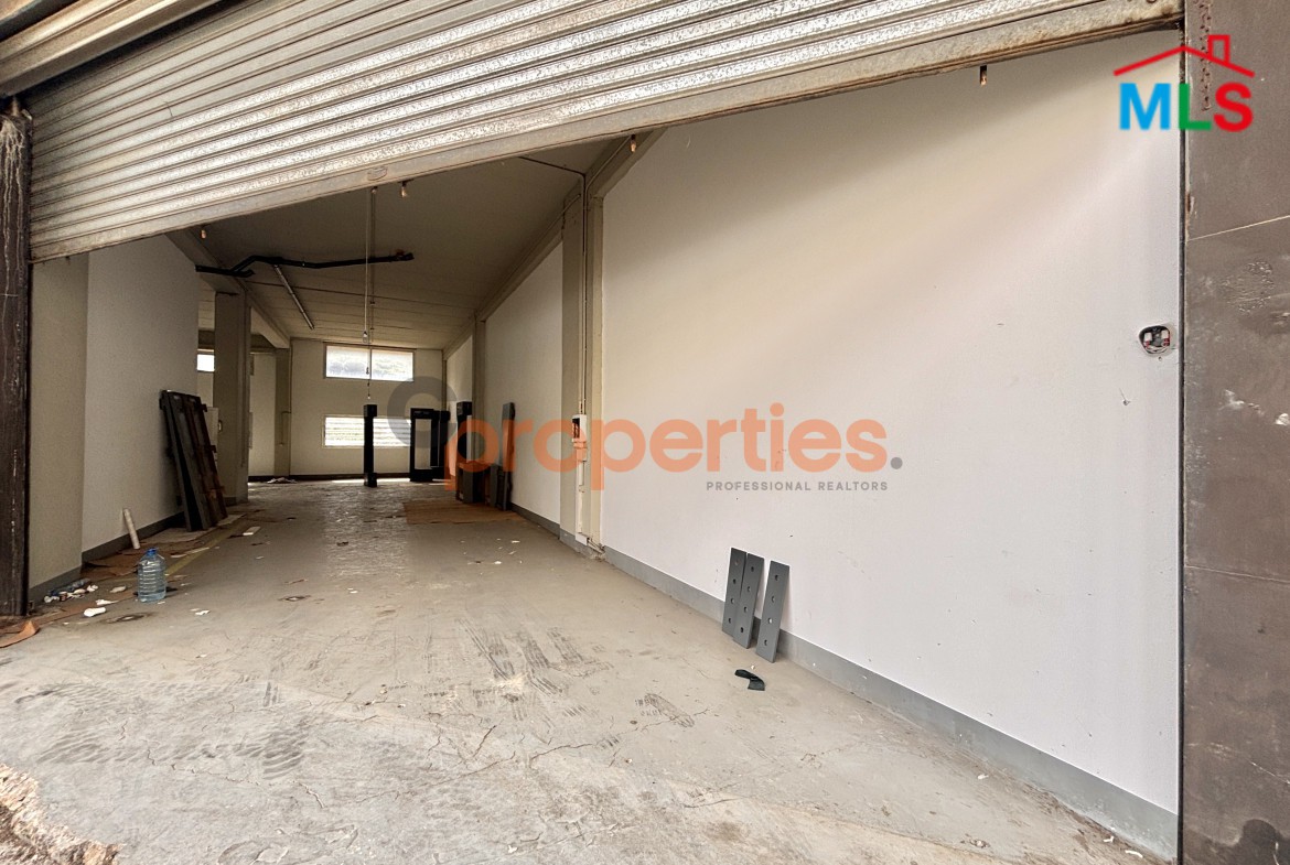 Shop for rent in Qennabet Broummana - CPRA107