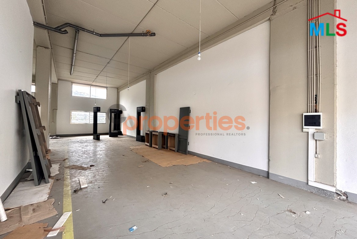 Shop for rent in Qennabet Broummana - CPRA107