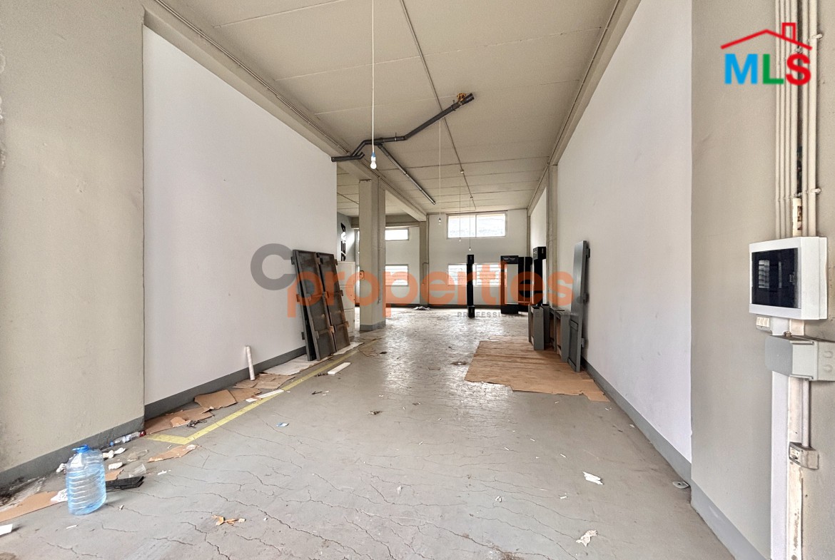 Shop for rent in Qennabet Broummana - CPRA107