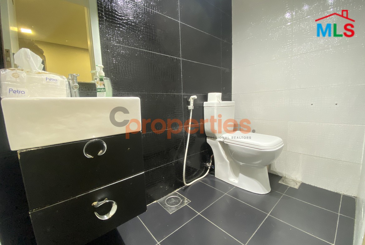 Spacious Office for Rent in Prime Zalka - CPFY110