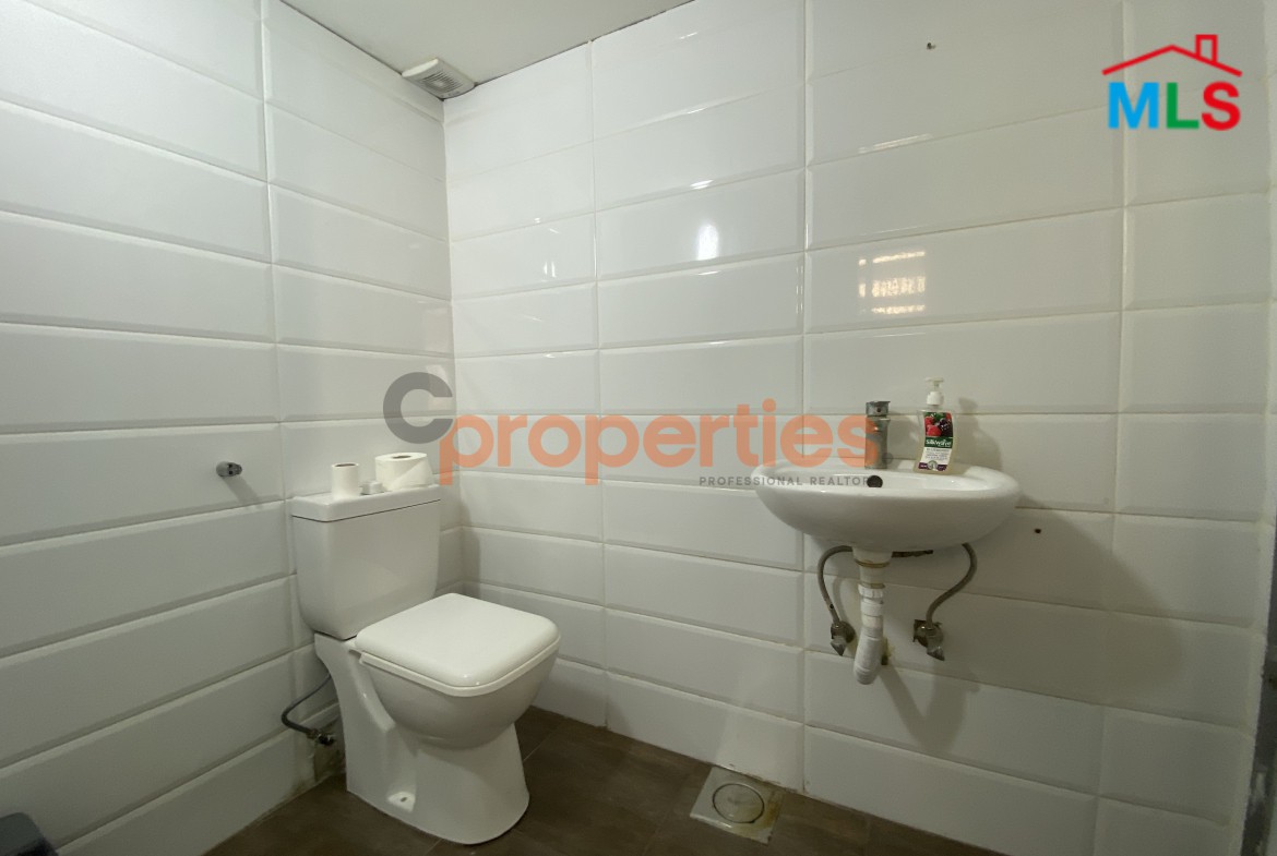 Spacious Office for Rent in Prime Zalka - CPFY110