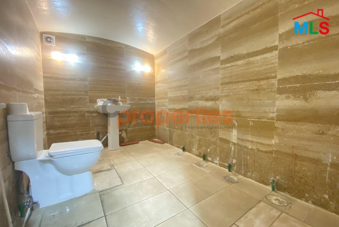 Spacious Office for Rent in Prime Zalka - CPFY110