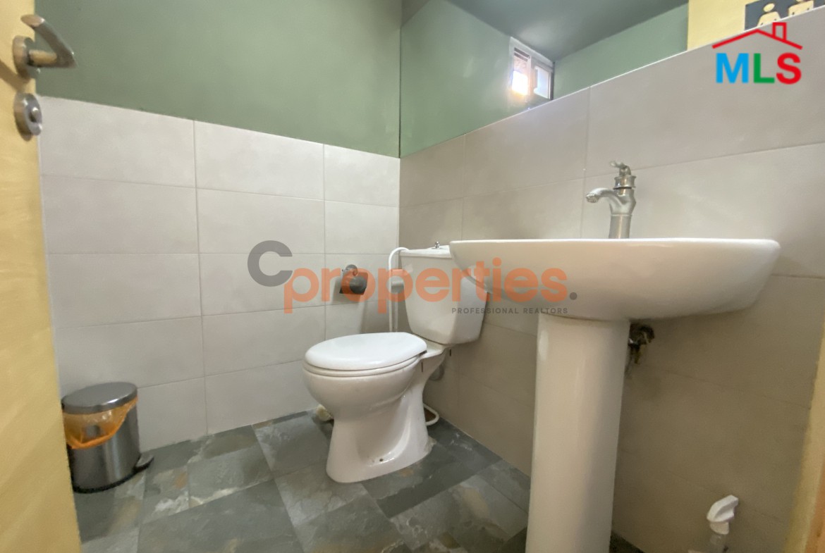 Prime Office for Rent in Zalka - CPFY107