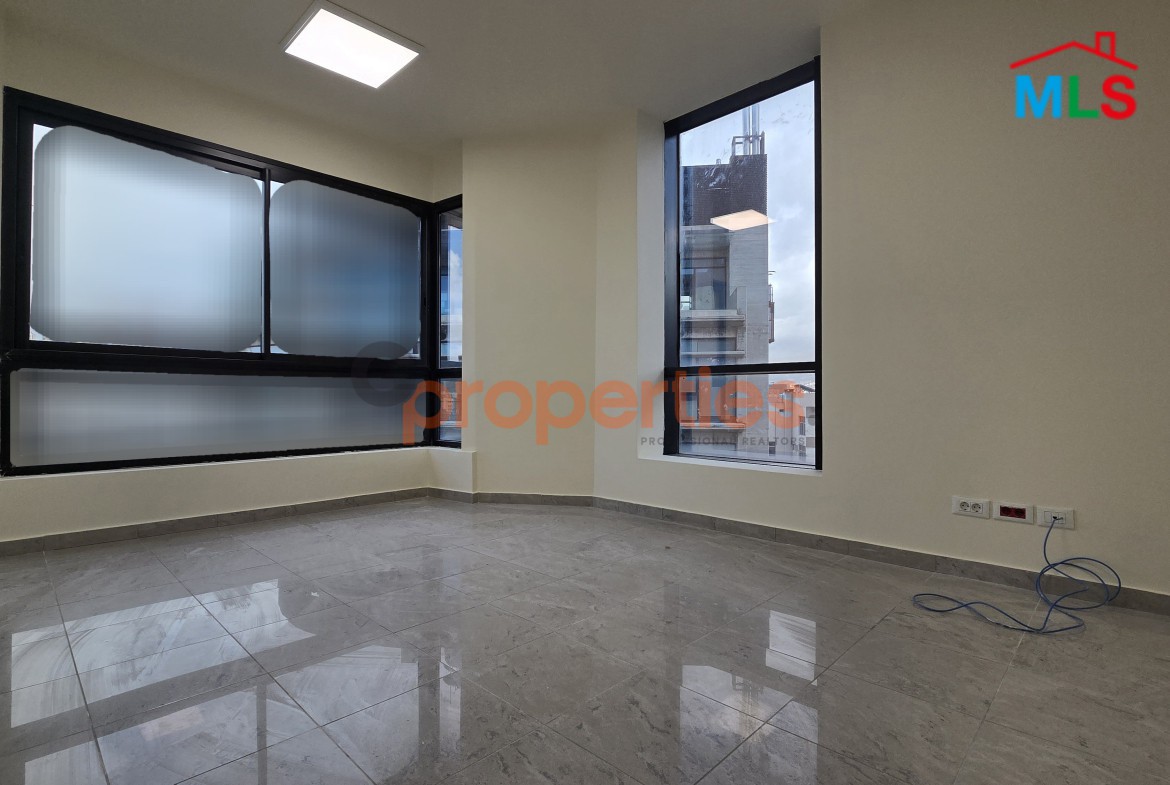 Office For Rent In Adlieh - CPJA43