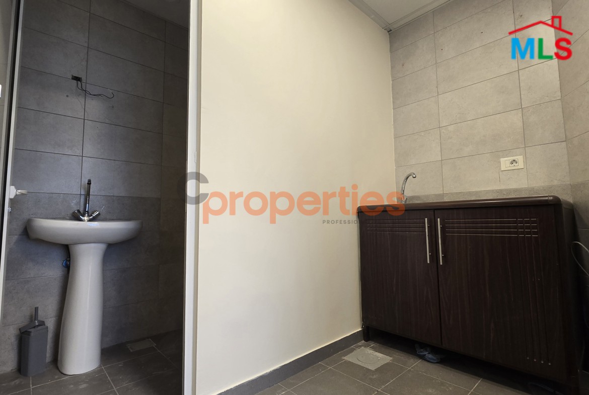 Office For Rent In Adlieh - CPJA43