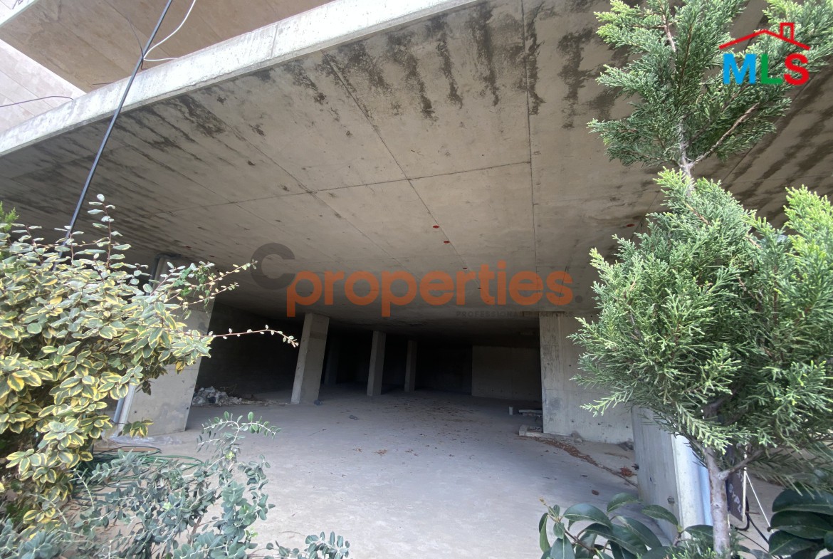 Showroom for rent in Kfarhbeb CPKMT56