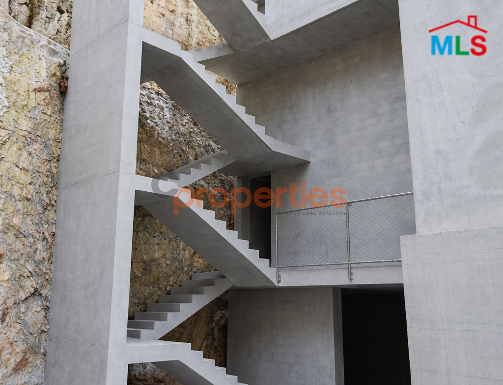 Commercial Center For Rent In Nahr-Ibrahim - CPJGK36