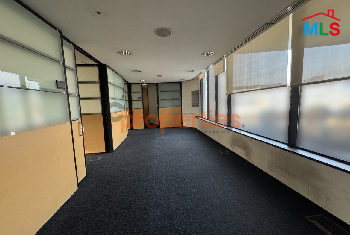 Prime Office for rent in Furn Eh Chebbak - CPGA113