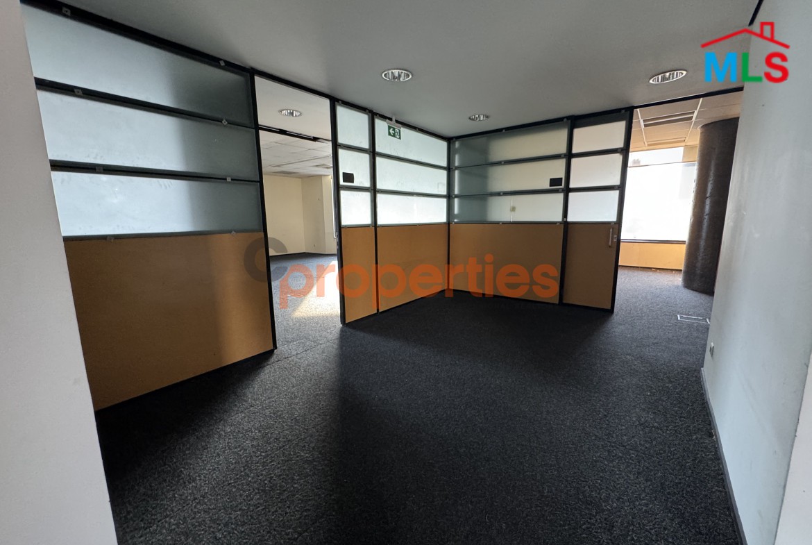 Prime Office for rent in Furn Eh Chebbak - CPGA113