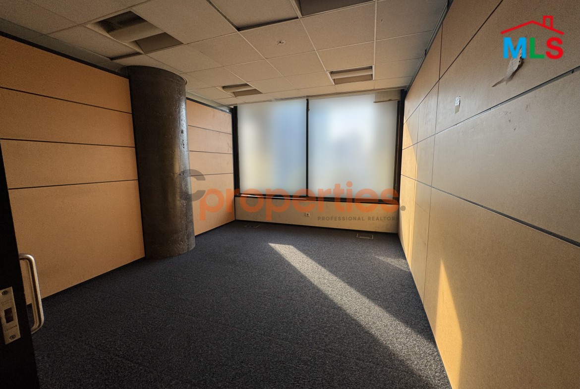 Prime Office for rent in Furn Eh Chebbak - CPGA113
