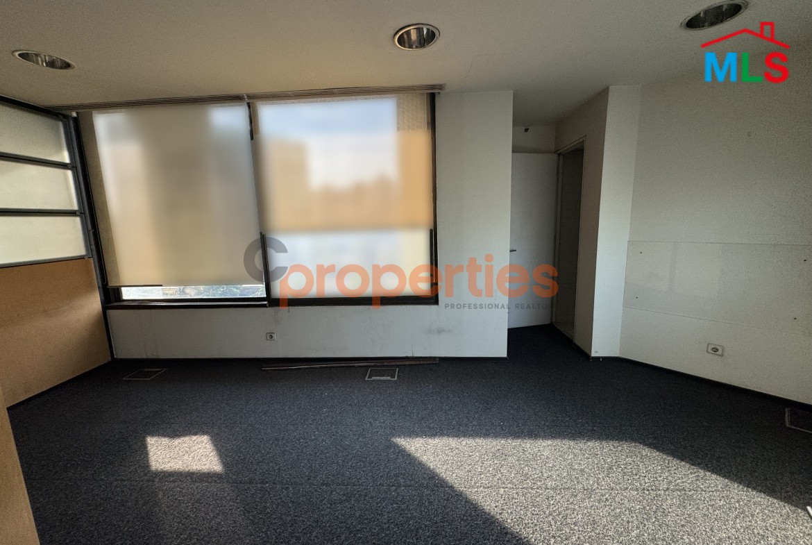 Prime Office for rent in Furn Eh Chebbak - CPGA113