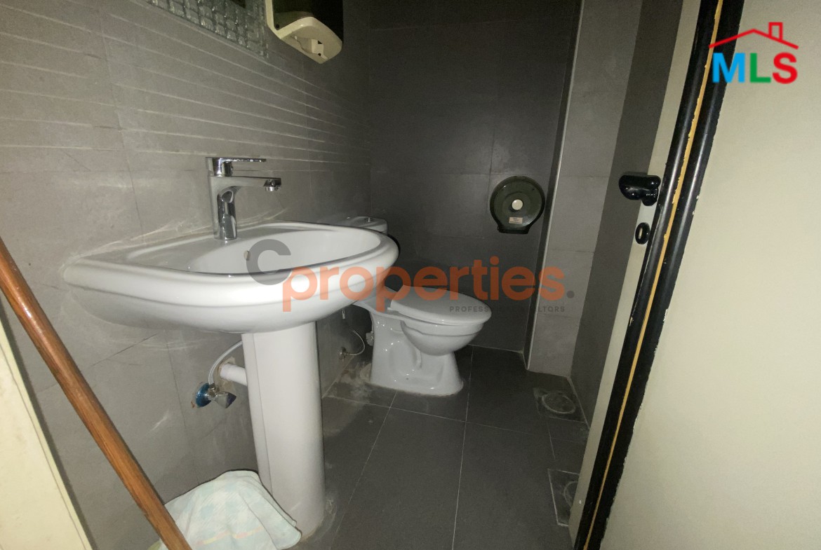 Office for Rent in Zalka - CPFY49