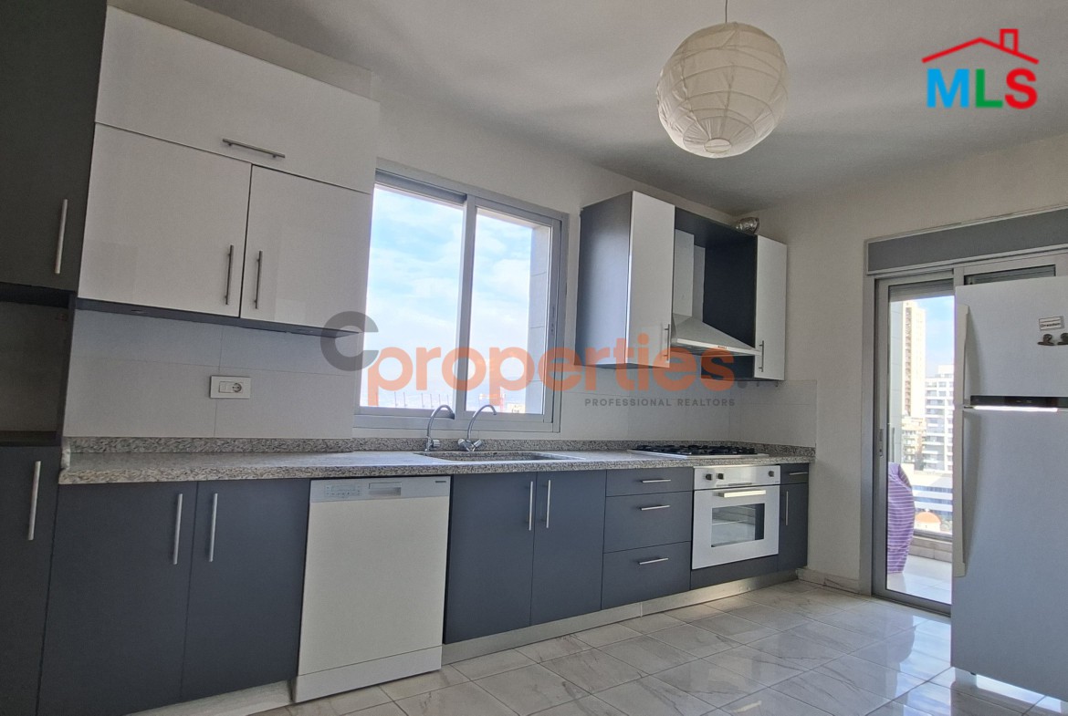 Apartment For Rent In Achrafieh - CPBWW47