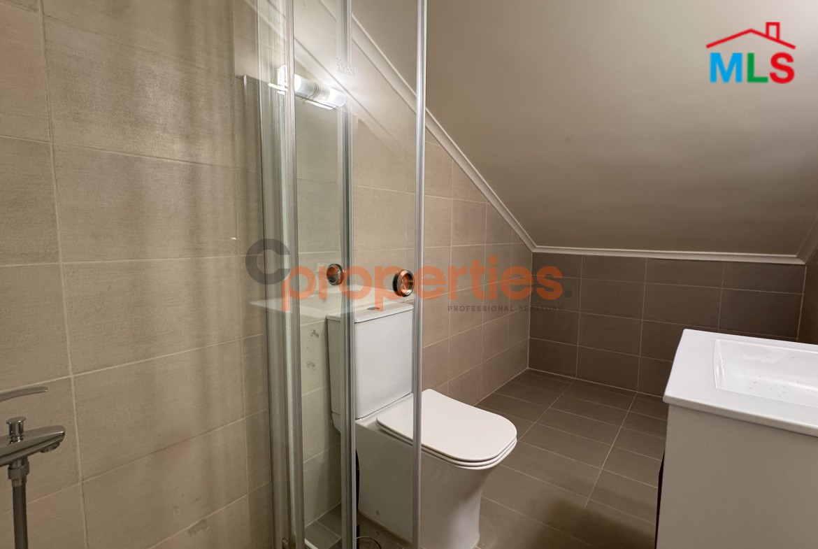 Rooftop/ Chalet For Rent in Awkar-Belle Vue - CPTA46