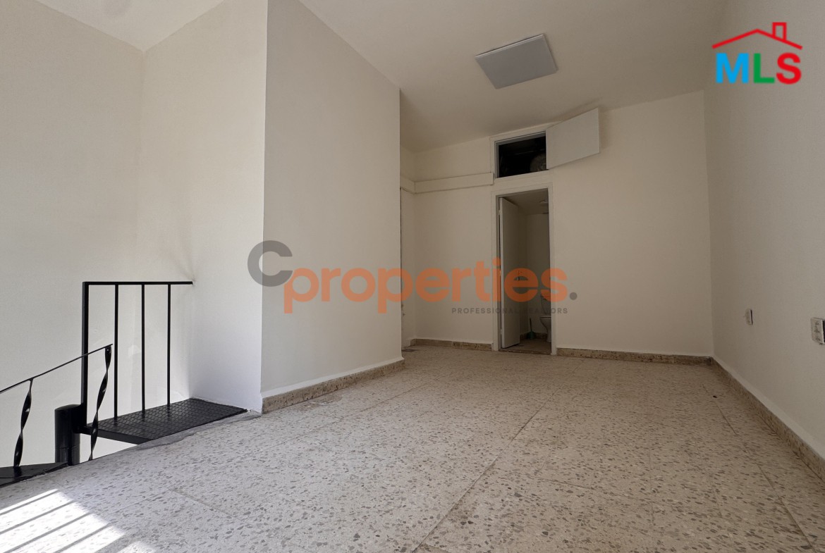 Shop for rent in Mazraat Yachouh - CPMF36