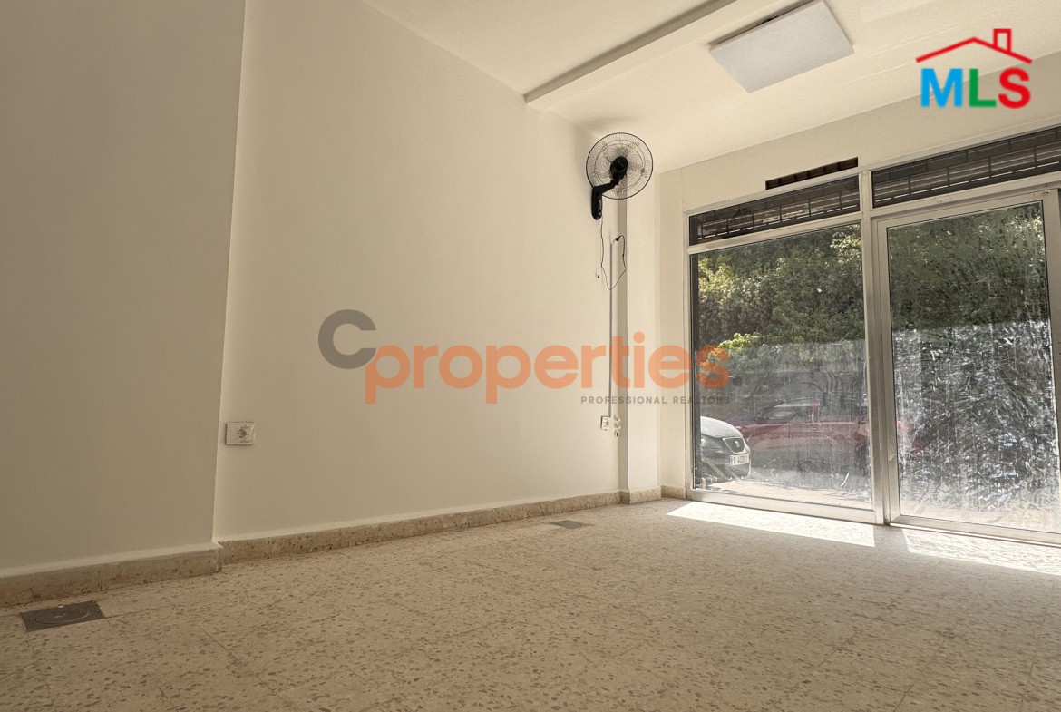 Shop for rent in Mazraat Yachouh - CPMF36