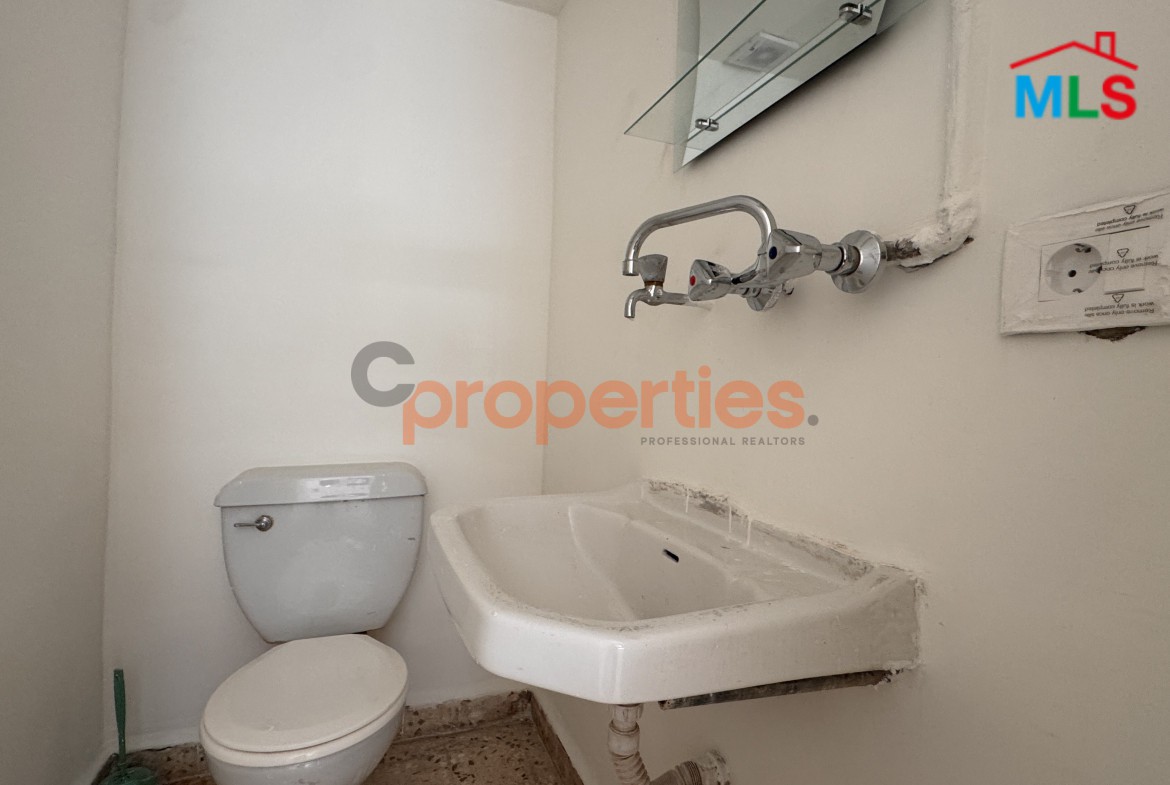 Shop for rent in Mazraat Yachouh - CPMF36