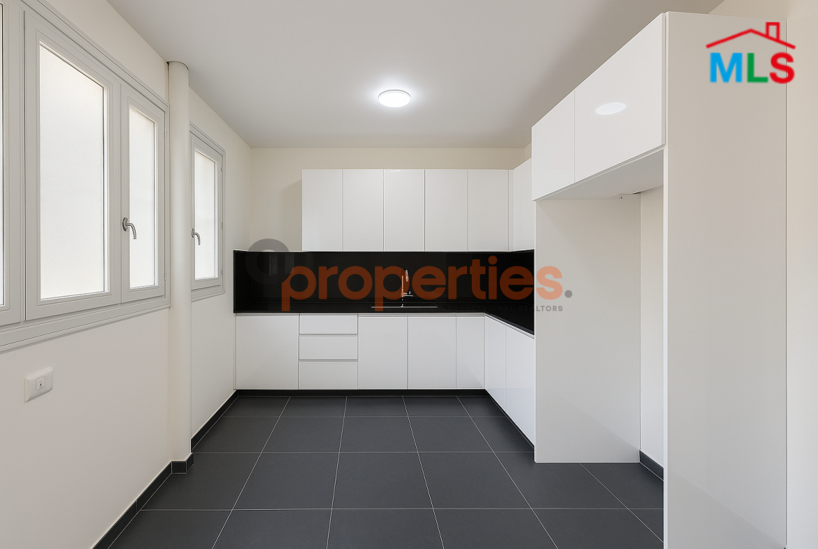 Apartment For Rent in Rabieh With TerraceШґЩ‚Ш© Щ„Щ„Ш§Ш¬Ш§Ш± ЩЃЩЉ Ш§Щ„Ш±Ш§ШЁЩЉЩ‡ - CPCF278