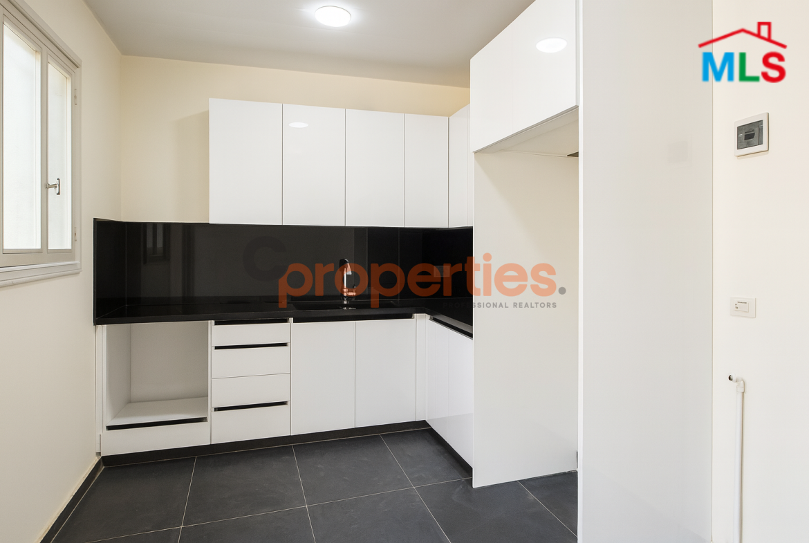 Apartment For Rent in Rabieh With TerraceШґЩ‚Ш© Щ„Щ„Ш§Ш¬Ш§Ш± ЩЃЩЉ Ш§Щ„Ш±Ш§ШЁЩЉЩ‡ - CPCF278
