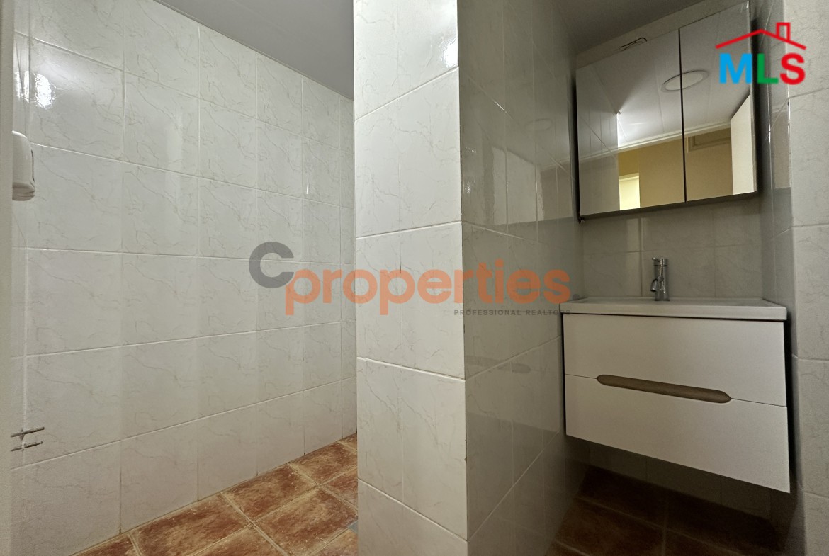 Apartment For Rent in Rabieh With TerraceШґЩ‚Ш© Щ„Щ„Ш§Ш¬Ш§Ш± ЩЃЩЉ Ш§Щ„Ш±Ш§ШЁЩЉЩ‡ - CPCF278