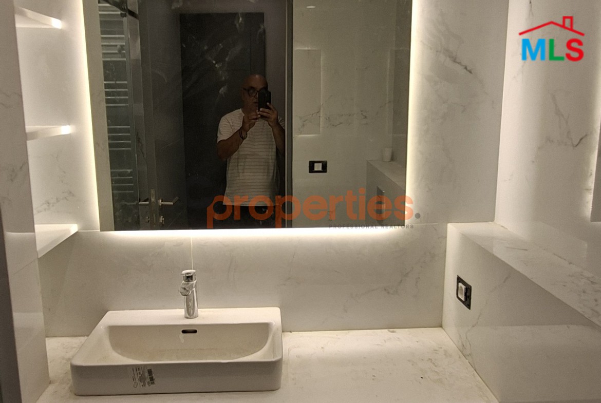 Apartment For Rent at Achrafieh - CPBWW37