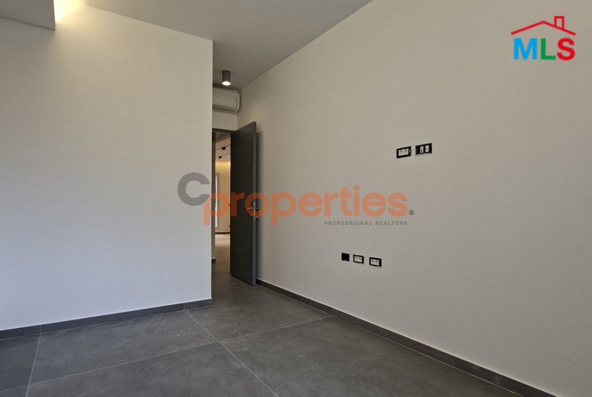 Apartment For Rent at Achrafieh - CPBWW37