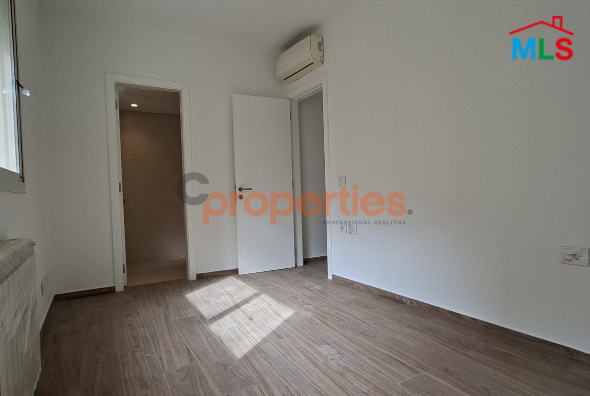 Apartment For Rent In Achrafieh شقة للإيجار في الأشرفية CPBWW35
