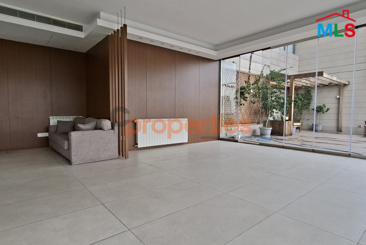 Apartment For Rent In Achrafieh شقة للإيجار في الأشرفية CPBWW25