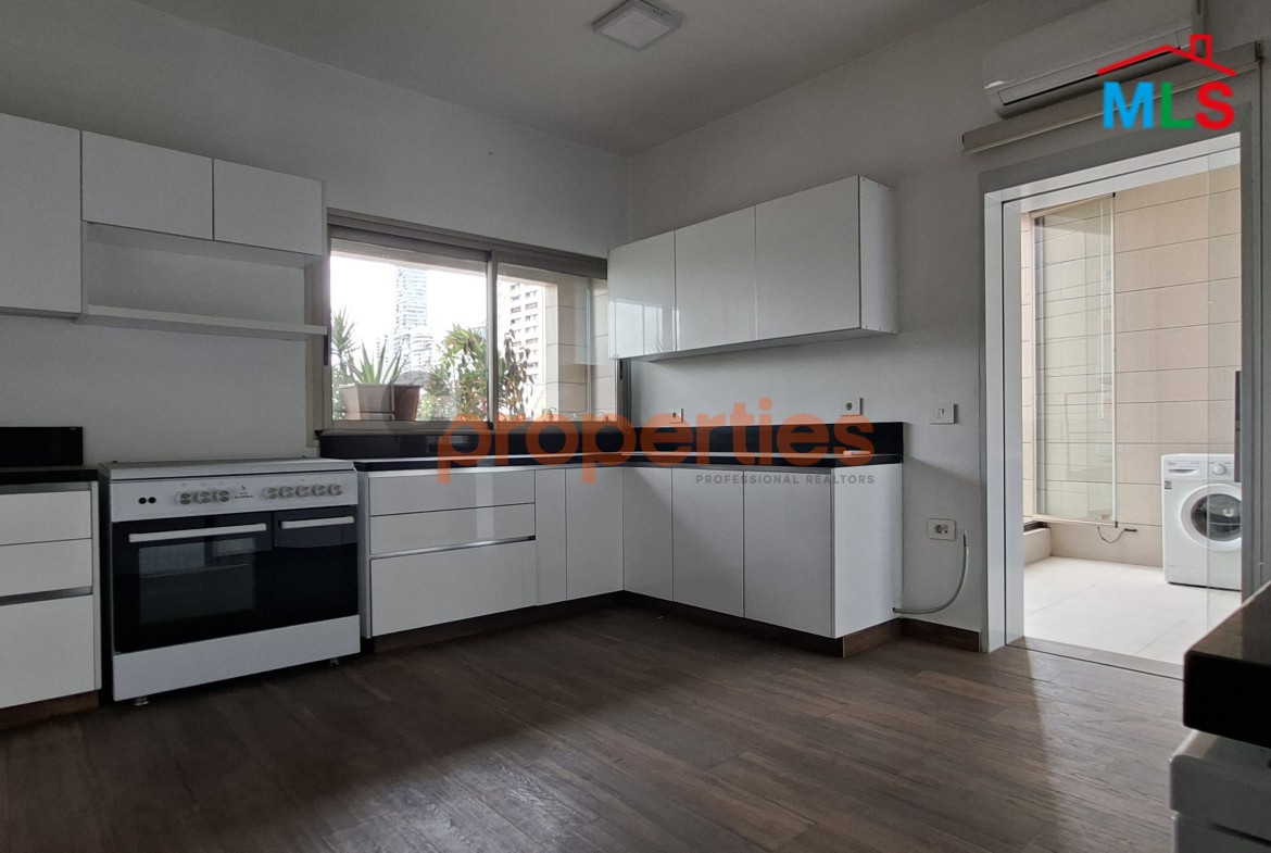 Apartment For Rent In Achrafieh شقة للإيجار في الأشرفية CPBWW25