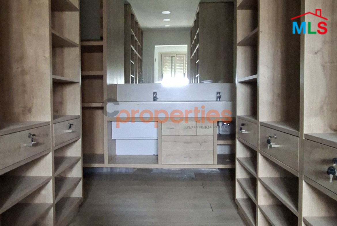 Apartment For Rent In Achrafieh شقة للإيجار في الأشرفية CPBWW25
