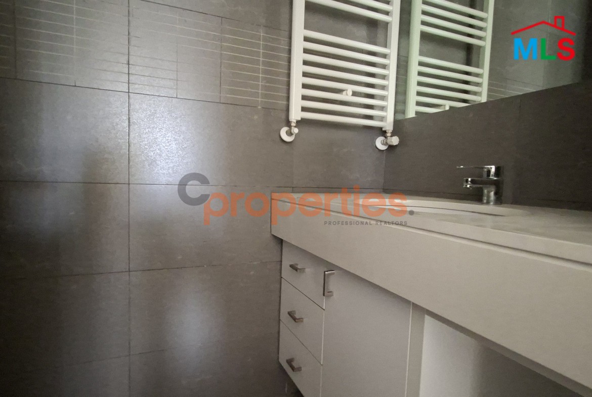 Apartment For Rent In Achrafieh شقة للإيجار في الأشرفية CPBWW25