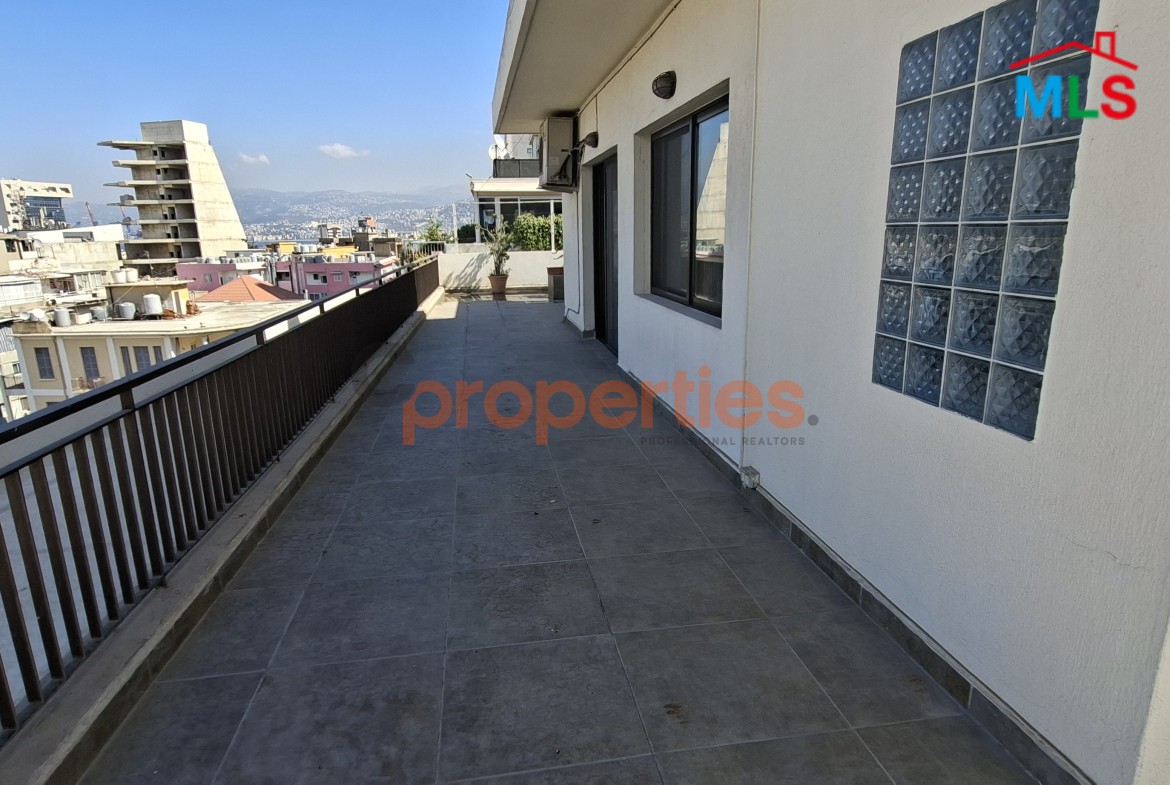 Apartment For Rent in Achrafieh - CPBWW24