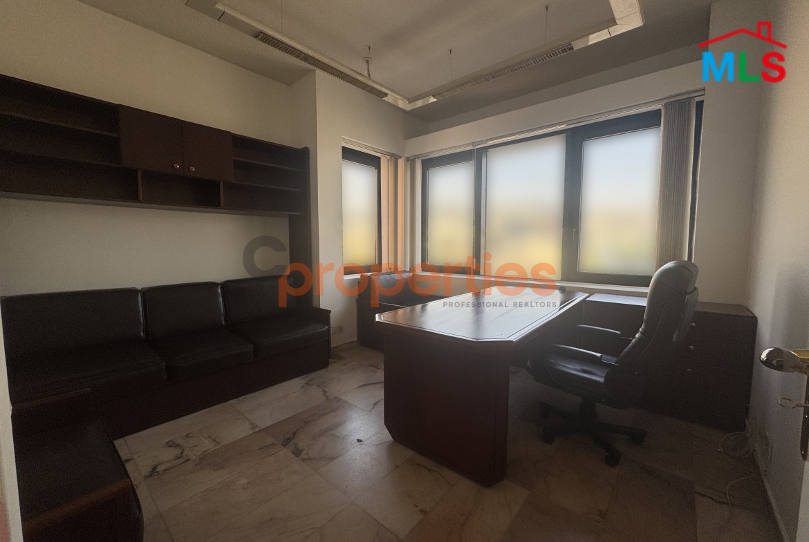 Office for rent in Mirna El Chalouhi - CPGA06