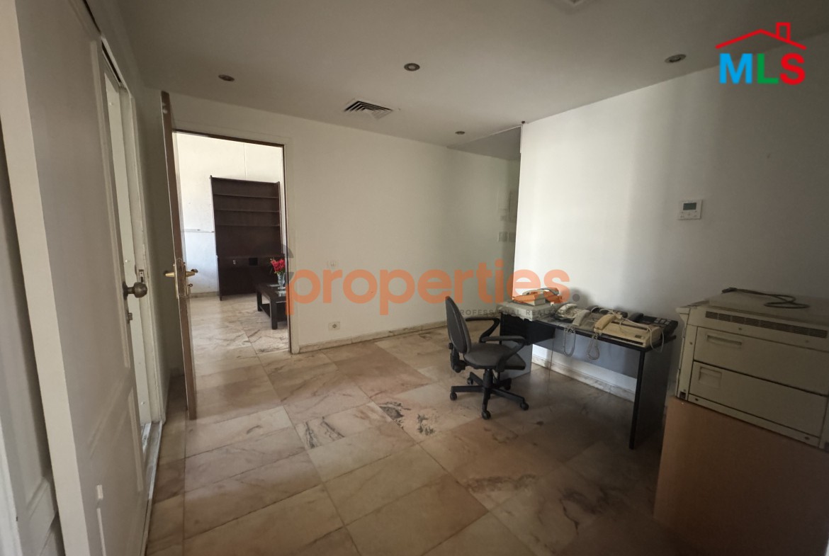 Office for rent in Mirna El Chalouhi - CPGA06