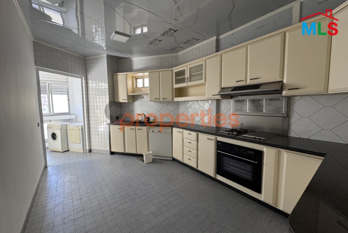 Apartment For Rent In Ashrafieh - CPBWW03
