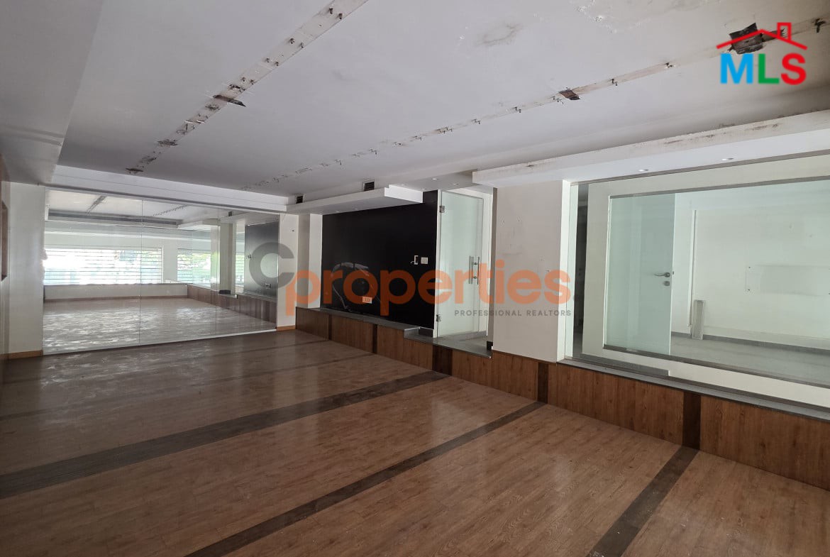Office + Showroom for rent in a prime location - Horsh Tabet - CPGA40