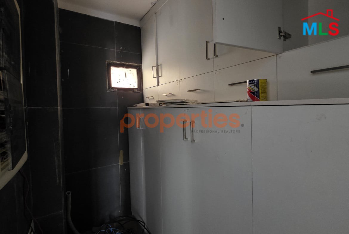 Office + Showroom for rent in a prime location - Horsh Tabet - CPGA40