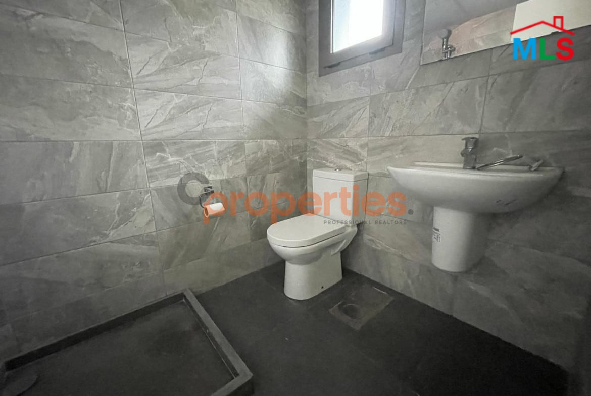 Office For Rent In Kfarhbab - CPKMT102