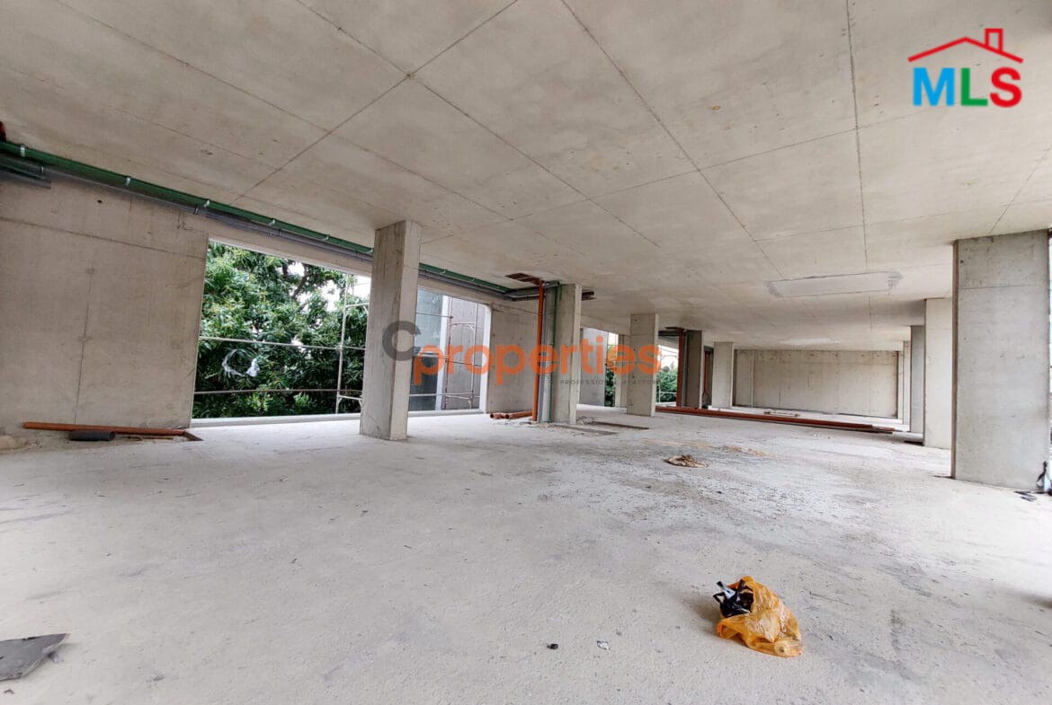 Showroom space for rent in jal el dib CPSM26