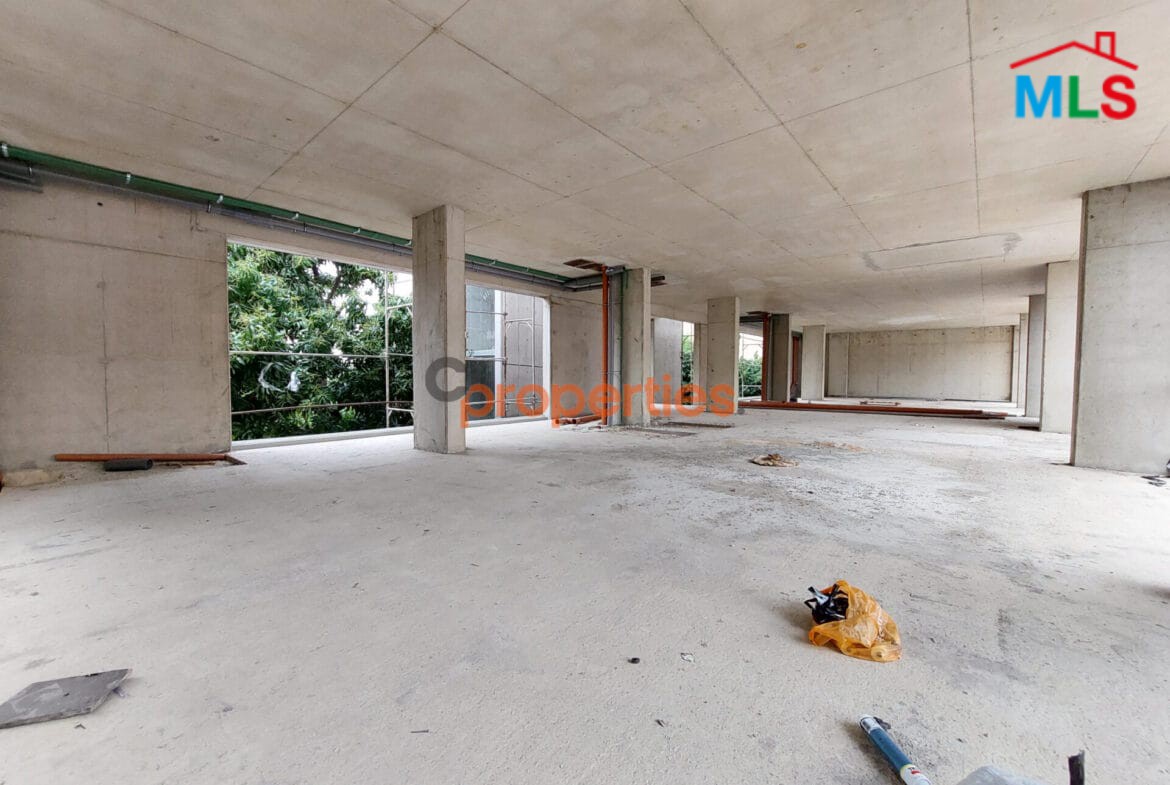 Showroom space for rent in jal el dib CPSM26