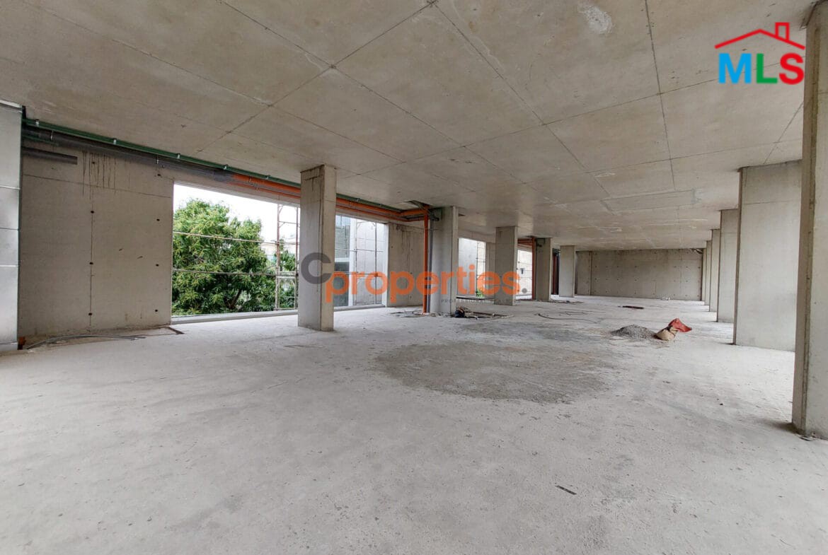 Showroom space for rent in jal el dib CPSM26