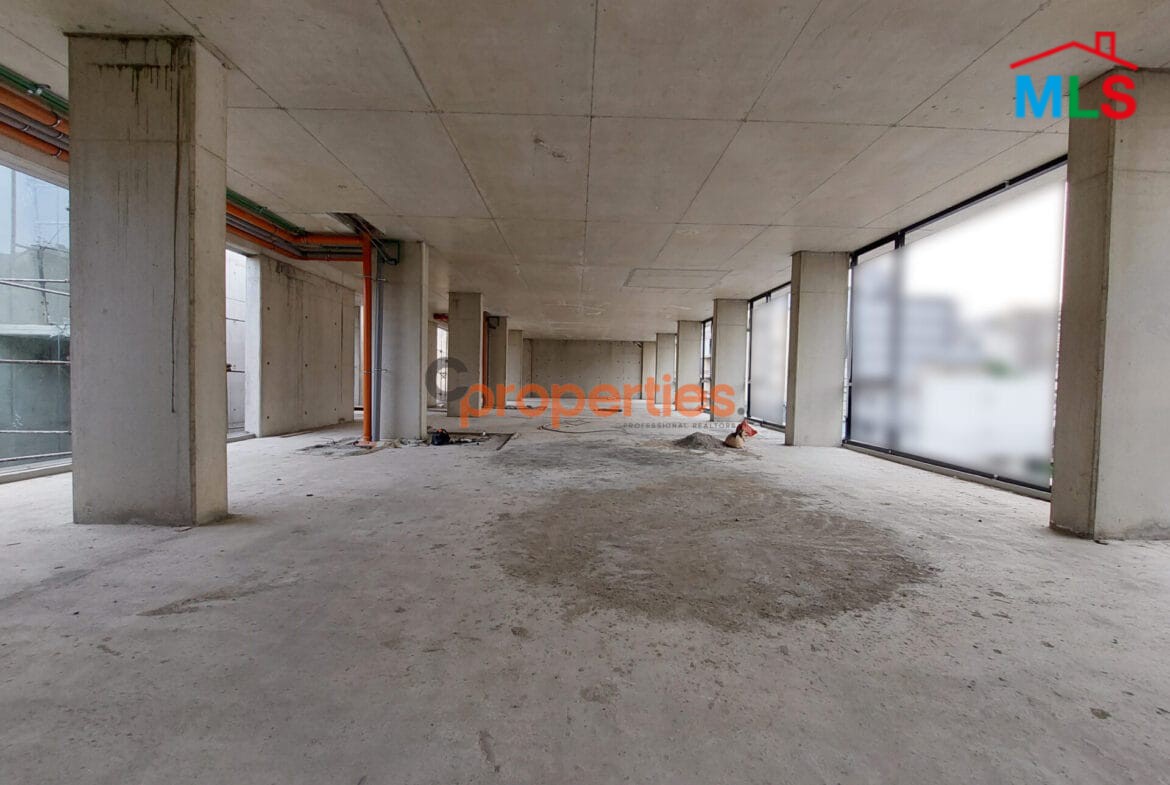 Showroom space for rent in jal el dib CPSM26