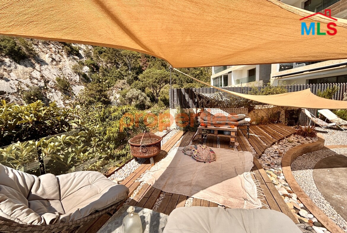 Apartment for Sale in Qennabet Broumana with Terrace & Pool – CPRA175 – قنابة برومانا