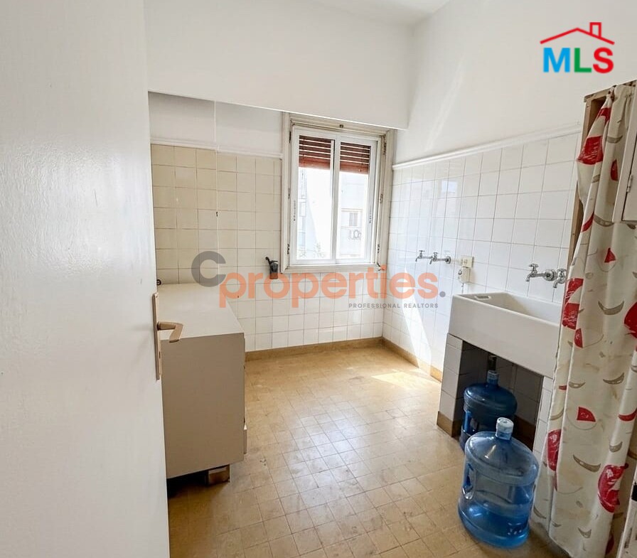 Apartment For Sale In Achrafieh – CPBMH32